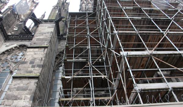 how do you build a tube and clamp scaffold